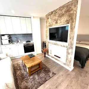 Apartment Modern With Free Wifi, London
